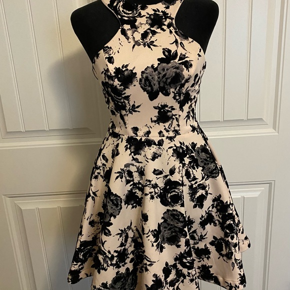 🖤 Beautiful Cocktail Dress - Picture 1 of 4